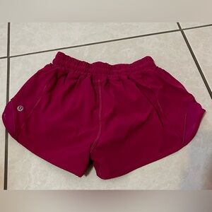 LULULEMON HOTTY HOT LOW RISE LINED SHORT 2.5” size 2 previously used